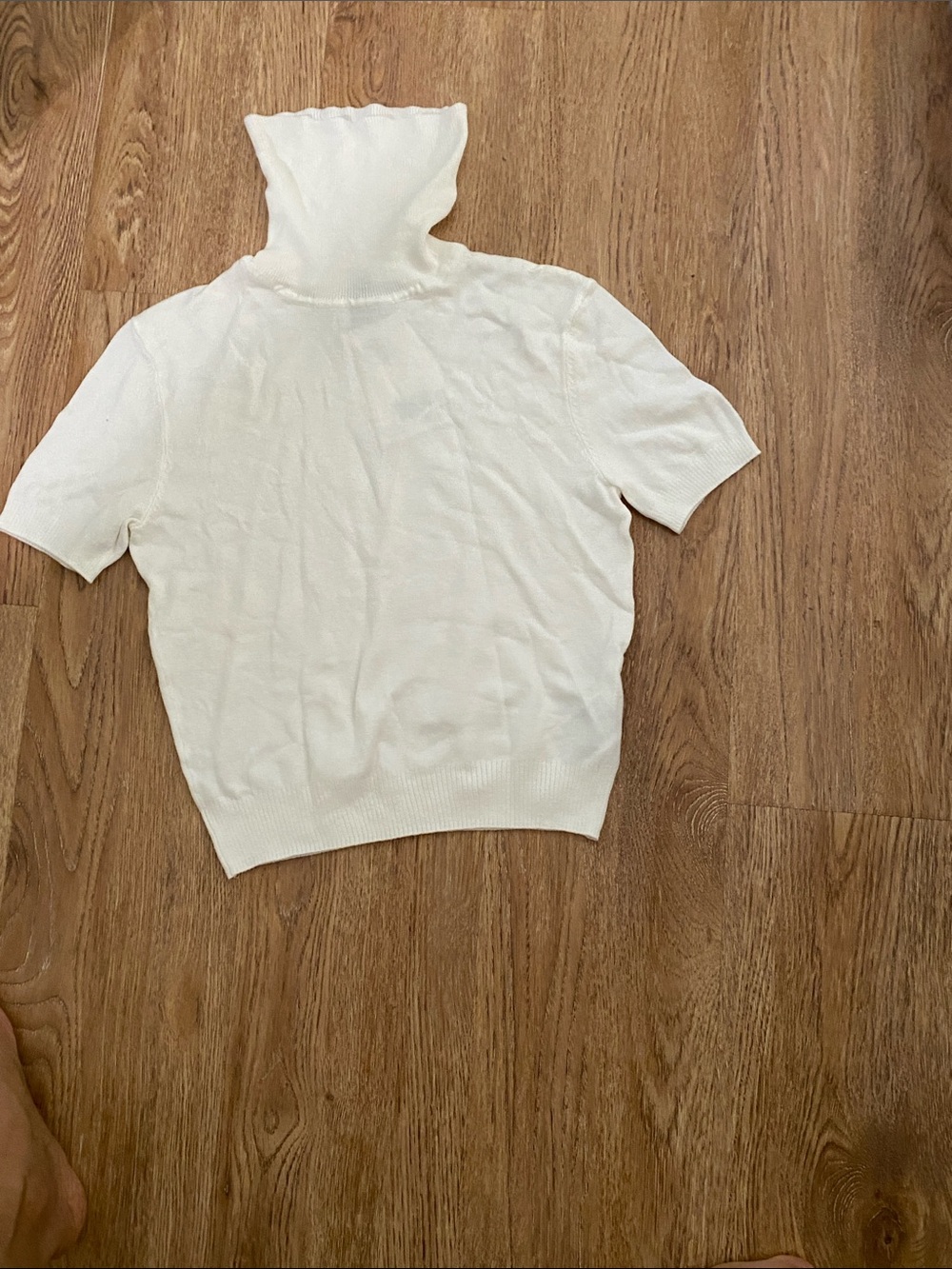 H&M White Short-Sleeve Turtleneck Sweater Top